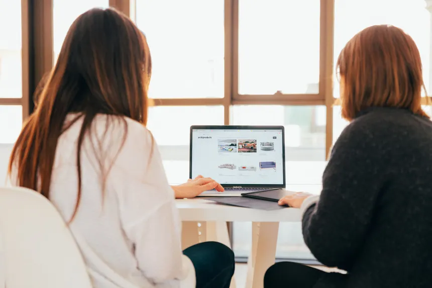 Faut-il choisir une agence web ou un freelance pour la création de son site internet ?